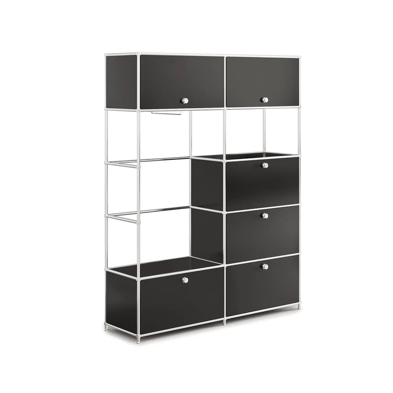 Garderobe in klassischem Schwarz