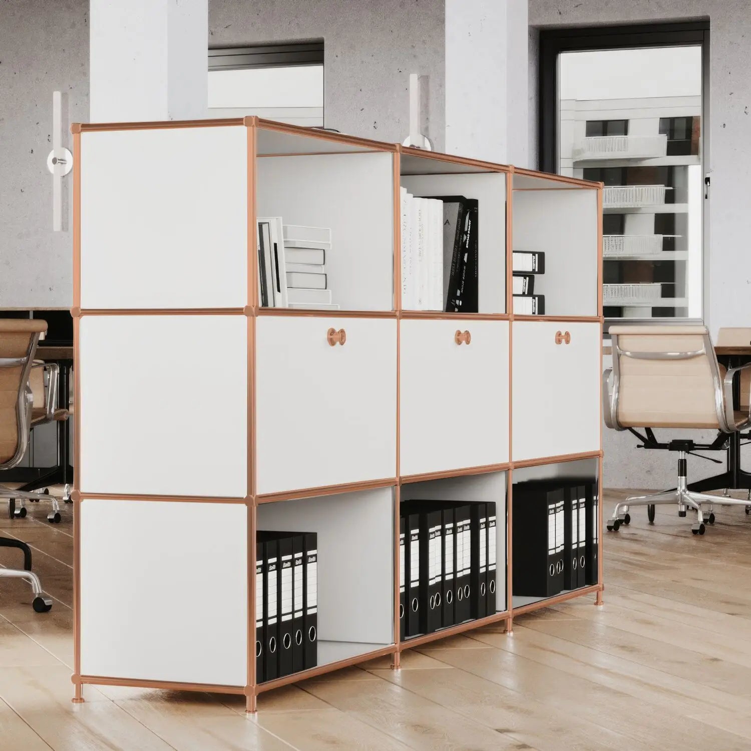 Regal in Weiss mit 3 Klappen – Roségold-Finish