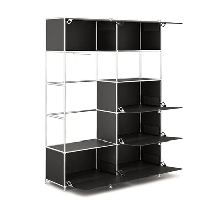 Garderobe in klassischem Schwarz