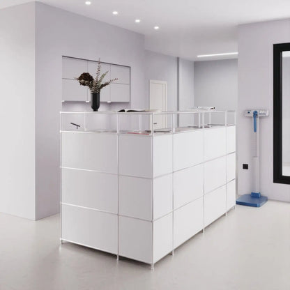 Grosszügige Empfangstheke in L-Form